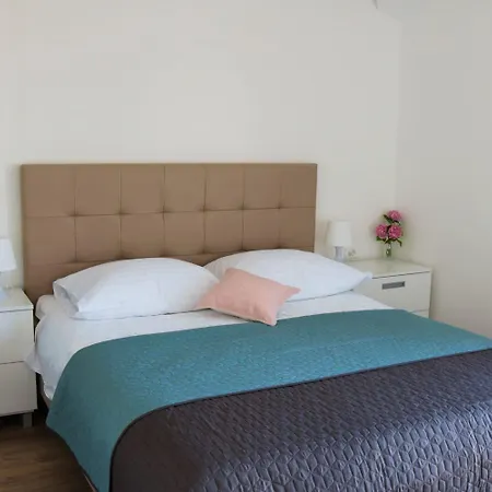 Ginna Apartment *